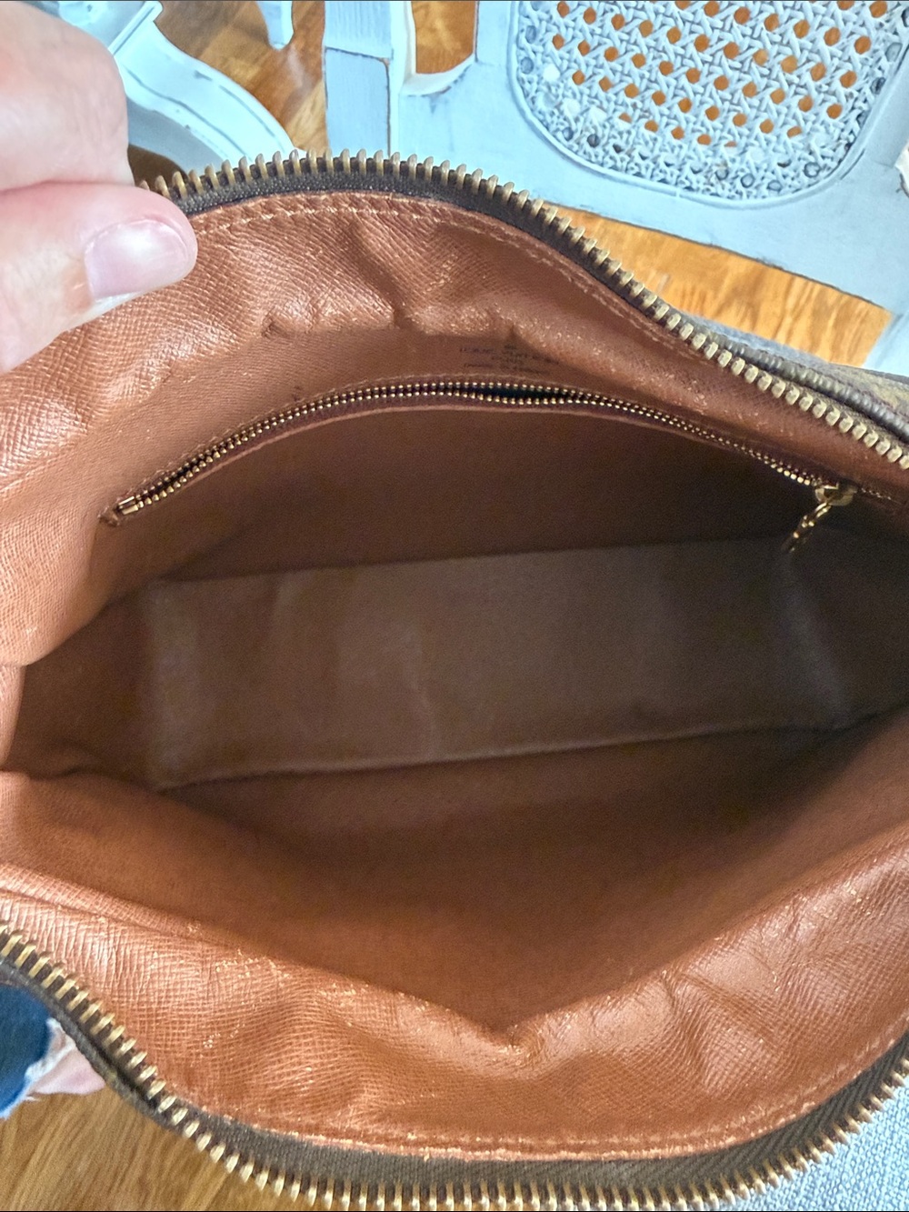Louis Vuitton Monogram Canvas Shoulder Bag in Brown and Tan Vachetta - Picture 4 of 8